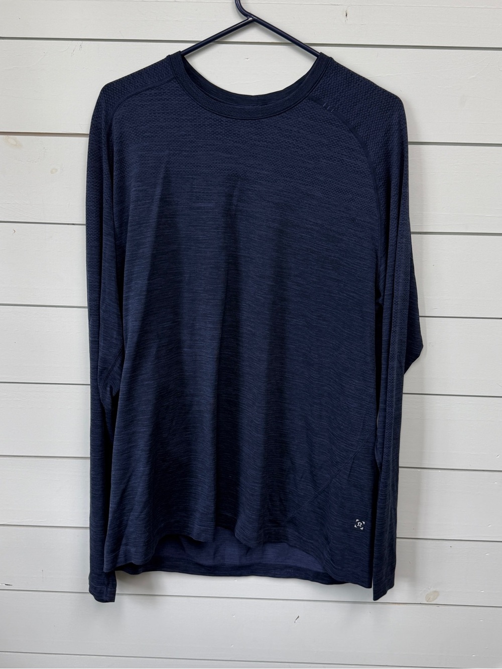 Lululemon long sleeve shirt dark navy blue men’s size XL‎